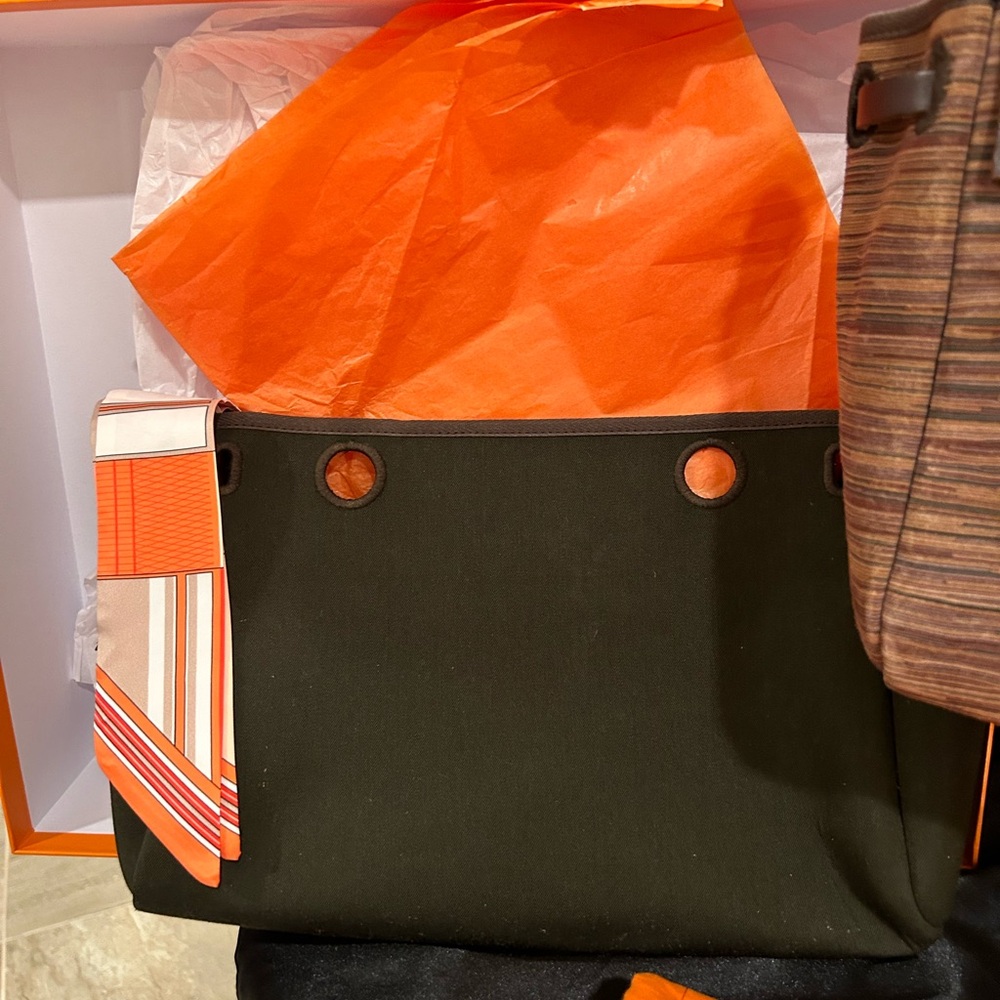 Hermes Vintage Brown Vibrato Herbag Cabas PM
Tote 2 n 1 Bag w/COA Full Inc.RARE - Picture 14 of 16